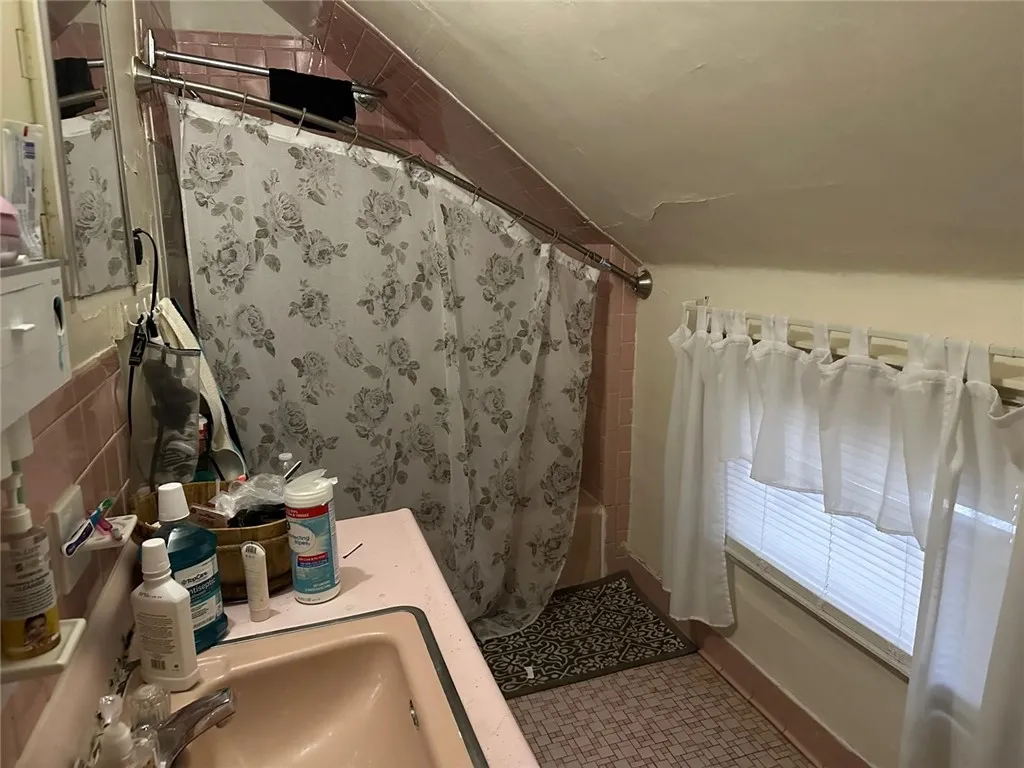 52 Dix Street, Rochester, New York 14606, Rochester, New York 14606, 3 Bedrooms Bedrooms, 6 Rooms Rooms,1 BathroomBathrooms,Residential,For Sale,52 Dix Street, Rochester, New York 14606,0,R1650729