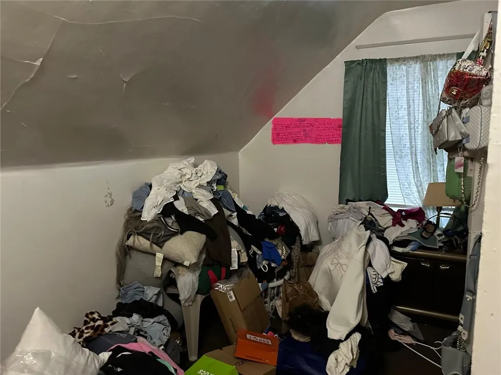 52 Dix Street, Rochester, New York 14606, Rochester, New York 14606, 3 Bedrooms Bedrooms, 6 Rooms Rooms,1 BathroomBathrooms,Residential,For Sale,52 Dix Street, Rochester, New York 14606,0,R1650729