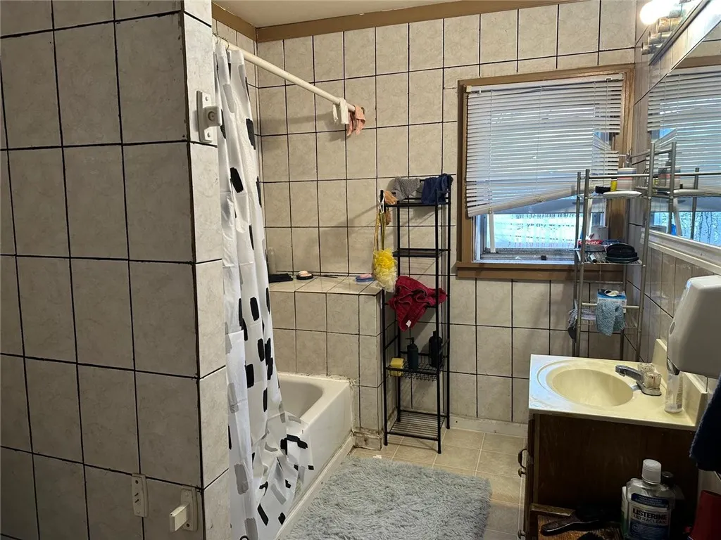 6 Marlow Street, Rochester, New York 14611, Rochester, New York 14611, 3 Bedrooms Bedrooms, 6 Rooms Rooms,1 BathroomBathrooms,Residential,For Sale,6 Marlow Street, Rochester, New York 14611,0,R1650743