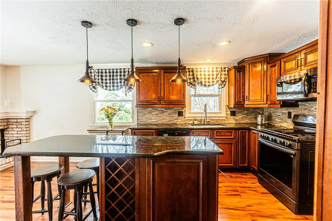 1441 Chigwell Ln N, Webster, New York 14580, Webster, New York 14580, 4 Bedrooms Bedrooms, 7 Rooms Rooms,1 BathroomBathrooms,Residential,For Sale,1441 Chigwell Ln N, Webster, New York 14580,0,R1650347