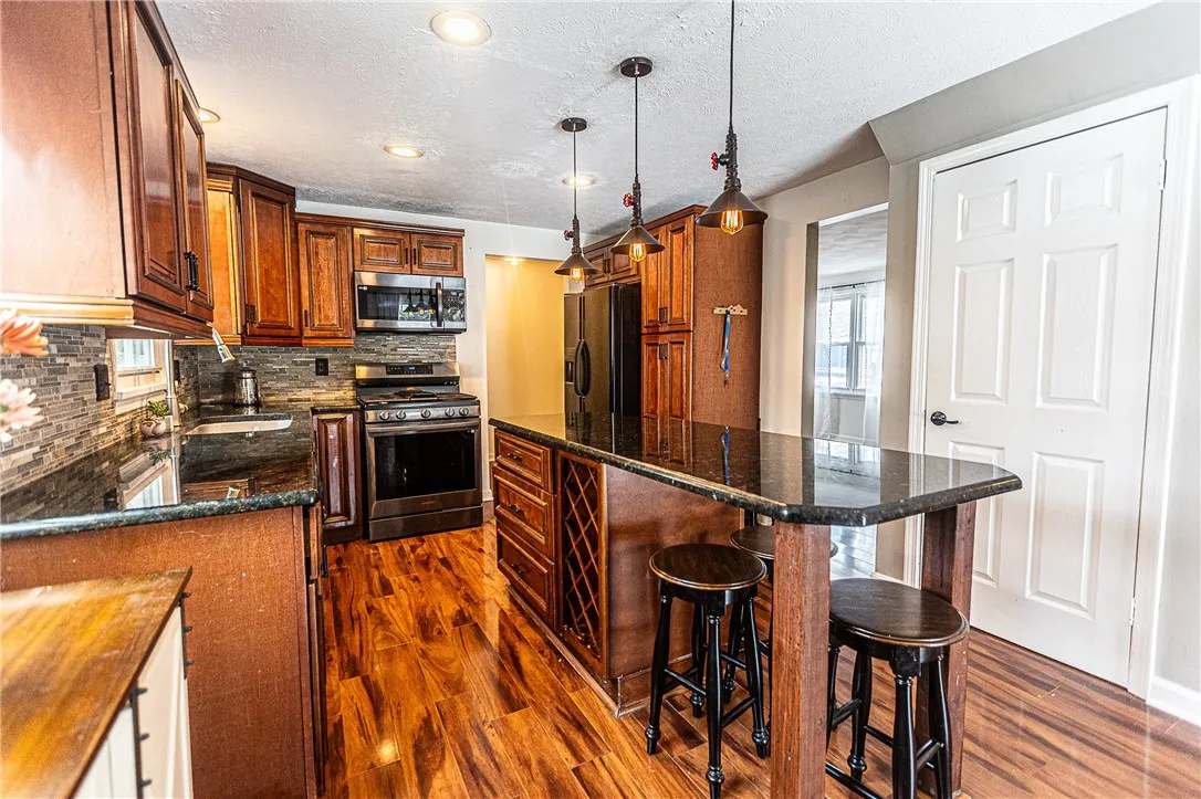 1441 Chigwell Ln N, Webster, New York 14580, Webster, New York 14580, 4 Bedrooms Bedrooms, 7 Rooms Rooms,1 BathroomBathrooms,Residential,For Sale,1441 Chigwell Ln N, Webster, New York 14580,0,R1650347