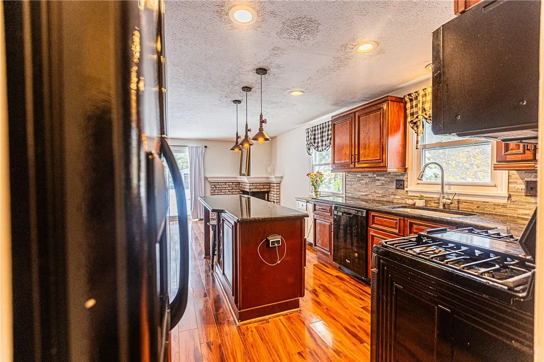 1441 Chigwell Ln N, Webster, New York 14580, Webster, New York 14580, 4 Bedrooms Bedrooms, 7 Rooms Rooms,1 BathroomBathrooms,Residential,For Sale,1441 Chigwell Ln N, Webster, New York 14580,0,R1650347