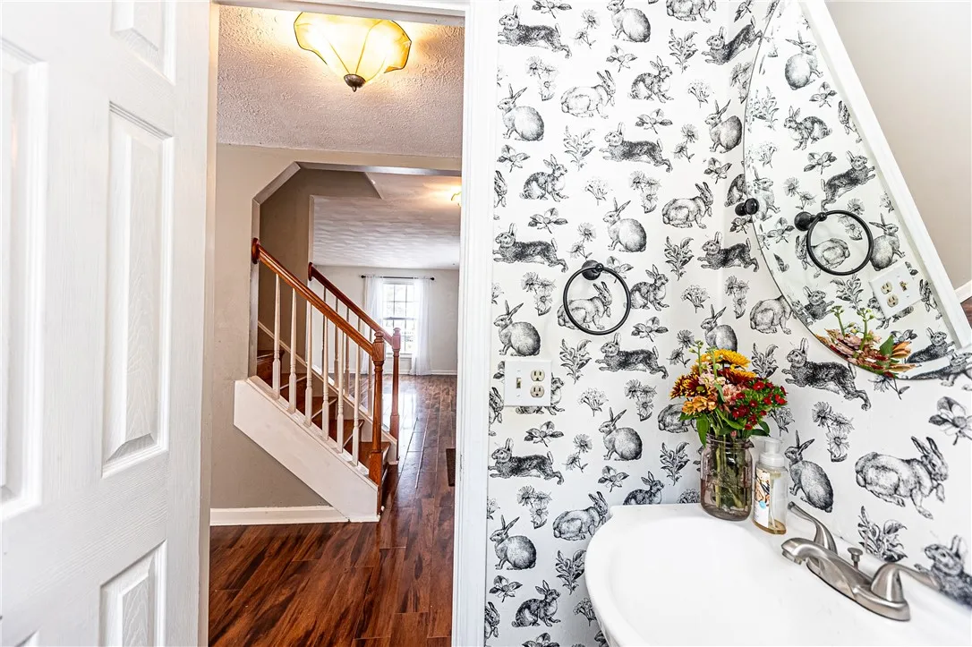 1441 Chigwell Ln N, Webster, New York 14580, Webster, New York 14580, 4 Bedrooms Bedrooms, 7 Rooms Rooms,1 BathroomBathrooms,Residential,For Sale,1441 Chigwell Ln N, Webster, New York 14580,0,R1650347