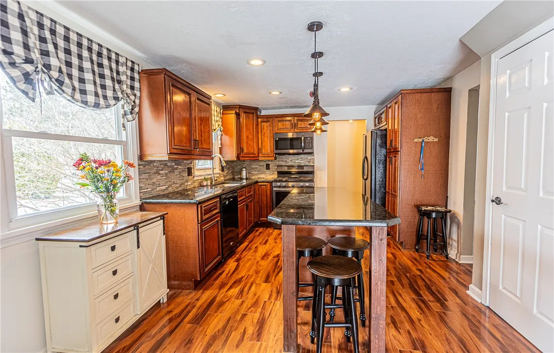 1441 Chigwell Ln N, Webster, New York 14580, Webster, New York 14580, 4 Bedrooms Bedrooms, 7 Rooms Rooms,1 BathroomBathrooms,Residential,For Sale,1441 Chigwell Ln N, Webster, New York 14580,0,R1650347