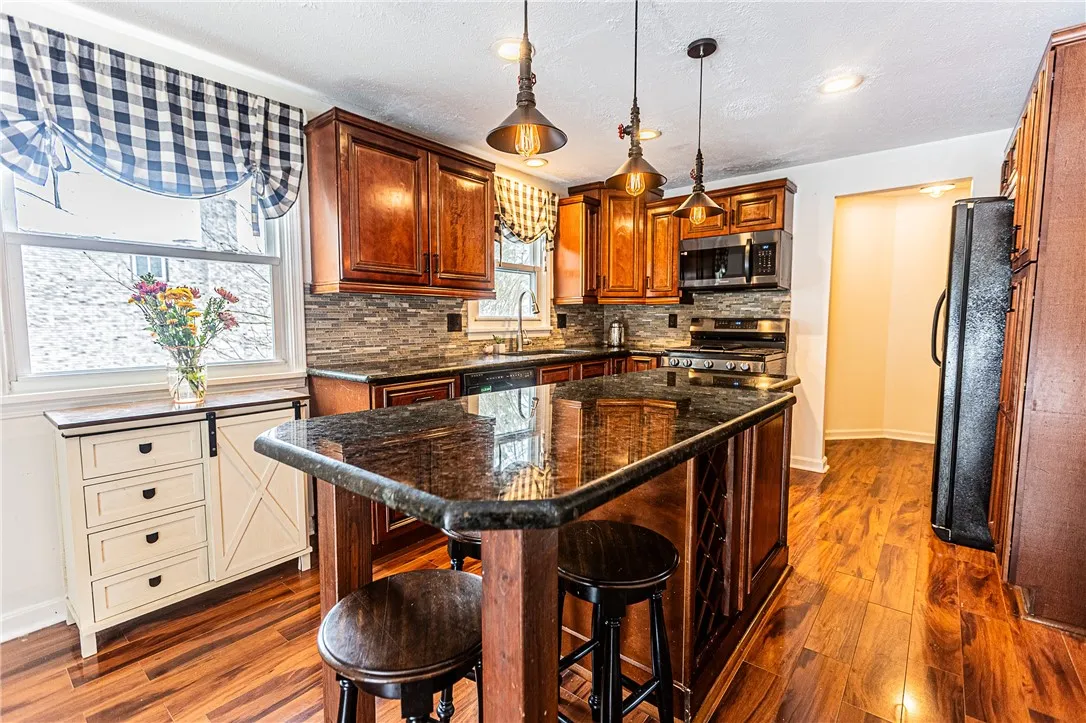 1441 Chigwell Ln N, Webster, New York 14580, Webster, New York 14580, 4 Bedrooms Bedrooms, 7 Rooms Rooms,1 BathroomBathrooms,Residential,For Sale,1441 Chigwell Ln N, Webster, New York 14580,0,R1650347