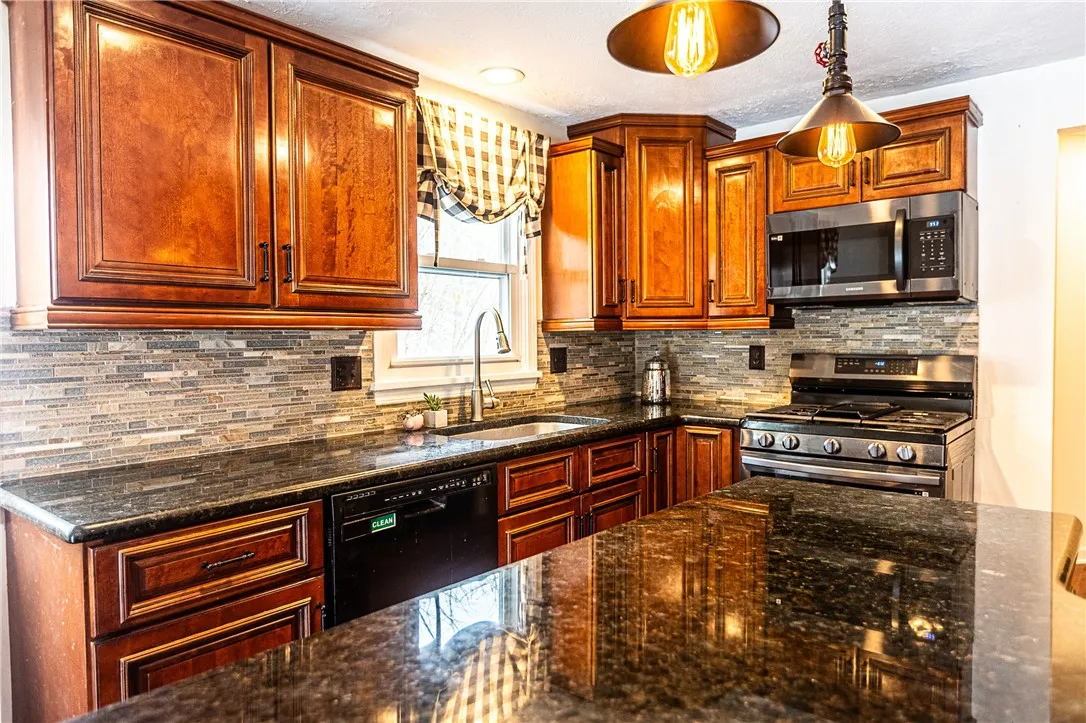 1441 Chigwell Ln N, Webster, New York 14580, Webster, New York 14580, 4 Bedrooms Bedrooms, 7 Rooms Rooms,1 BathroomBathrooms,Residential,For Sale,1441 Chigwell Ln N, Webster, New York 14580,0,R1650347