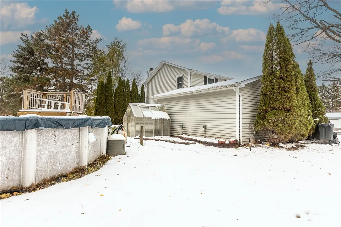 1441 Chigwell Ln N, Webster, New York 14580, Webster, New York 14580, 4 Bedrooms Bedrooms, 7 Rooms Rooms,1 BathroomBathrooms,Residential,For Sale,1441 Chigwell Ln N, Webster, New York 14580,0,R1650347