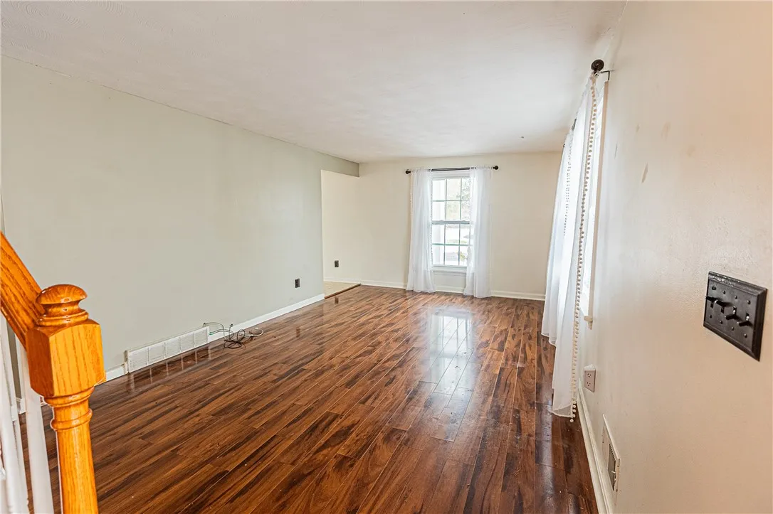 1441 Chigwell Ln N, Webster, New York 14580, Webster, New York 14580, 4 Bedrooms Bedrooms, 7 Rooms Rooms,1 BathroomBathrooms,Residential,For Sale,1441 Chigwell Ln N, Webster, New York 14580,0,R1650347