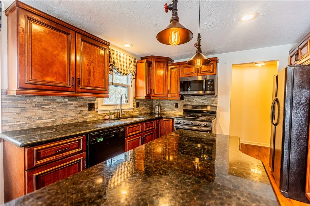 1441 Chigwell Ln N, Webster, New York 14580, Webster, New York 14580, 4 Bedrooms Bedrooms, 7 Rooms Rooms,1 BathroomBathrooms,Residential,For Sale,1441 Chigwell Ln N, Webster, New York 14580,0,R1650347