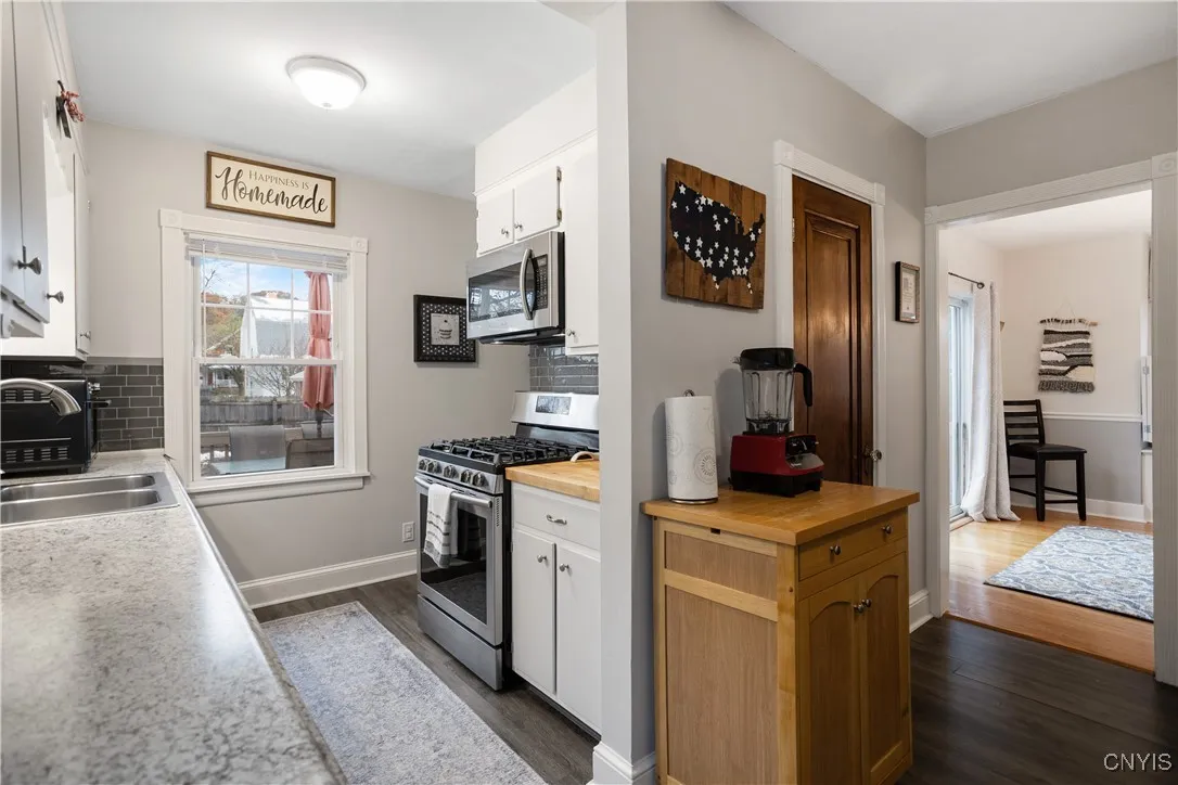 619 Dewitt Street, Syracuse, New York 13203, Syracuse, New York 13203, 4 Bedrooms Bedrooms, 9 Rooms Rooms,1 BathroomBathrooms,Residential,For Sale,619 Dewitt Street, Syracuse, New York 13203,0,S1650749