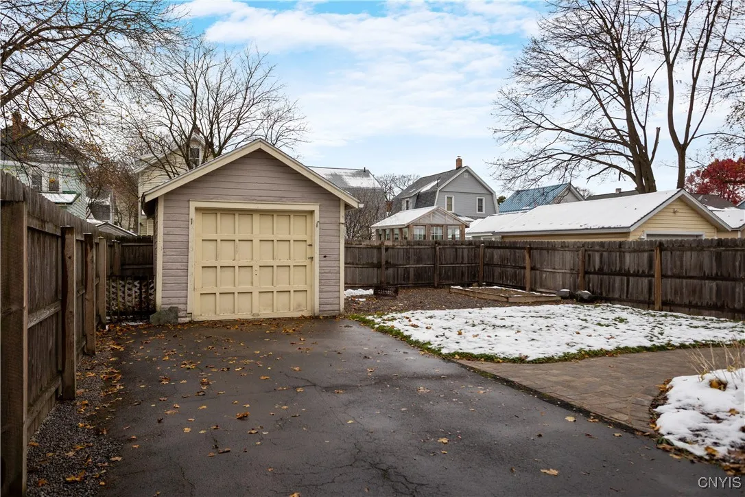 619 Dewitt Street, Syracuse, New York 13203, Syracuse, New York 13203, 4 Bedrooms Bedrooms, 9 Rooms Rooms,1 BathroomBathrooms,Residential,For Sale,619 Dewitt Street, Syracuse, New York 13203,0,S1650749