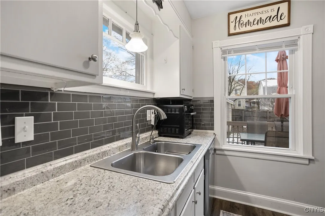 619 Dewitt Street, Syracuse, New York 13203, Syracuse, New York 13203, 4 Bedrooms Bedrooms, 9 Rooms Rooms,1 BathroomBathrooms,Residential,For Sale,619 Dewitt Street, Syracuse, New York 13203,0,S1650749