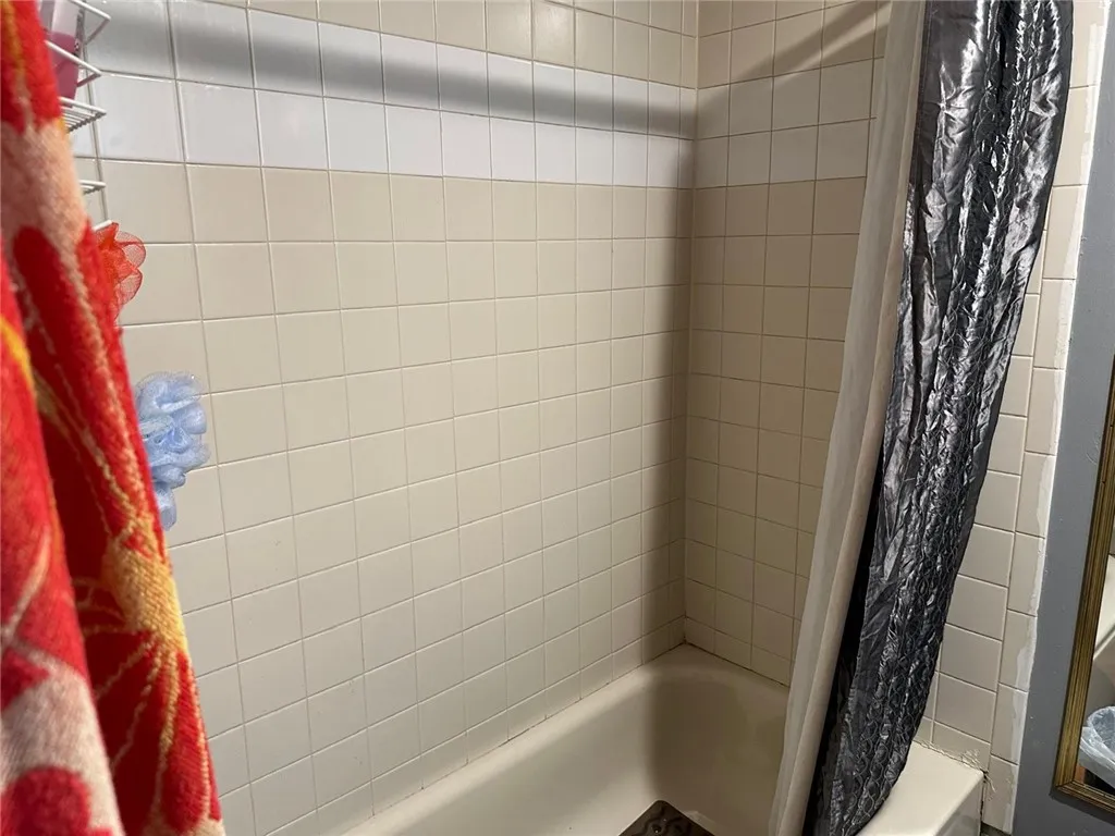 256 Augustine Street, Rochester, New York 14602, Rochester, New York 14602, 3 Bedrooms Bedrooms, ,2 BathroomsBathrooms,Residential,For Sale,256 Augustine Street, Rochester, New York 14602,0,R1650788