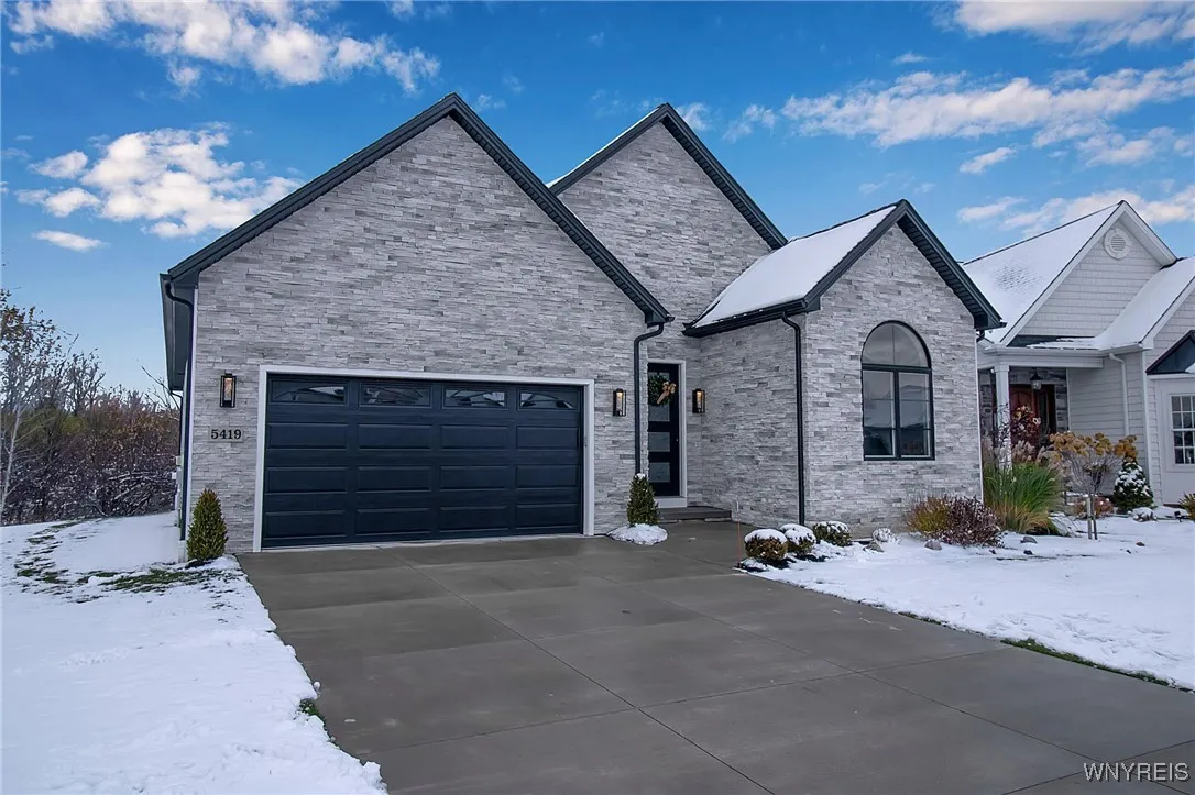 5419 Alderbrook Lane, Clarence, New York 14031, Clarence, New York 14031, 3 Bedrooms Bedrooms, 6 Rooms Rooms,2 BathroomsBathrooms,Residential,For Sale,5419 Alderbrook Lane, Clarence, New York 14031,0,B1650596