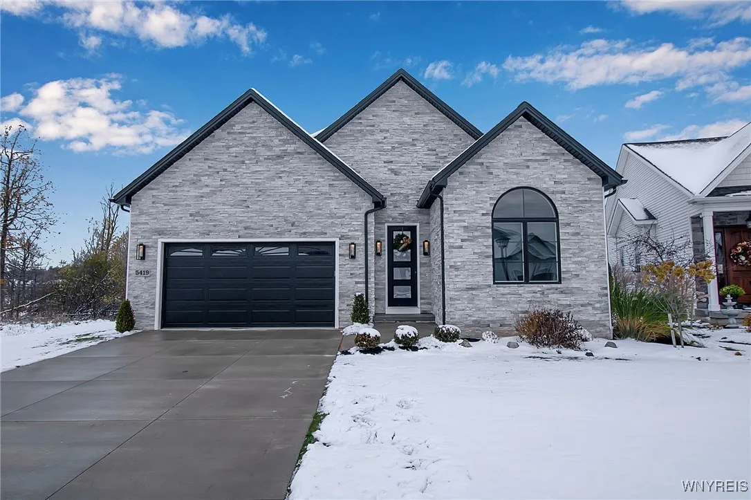 5419 Alderbrook Lane, Clarence, New York 14031, Clarence, New York 14031, 3 Bedrooms Bedrooms, 6 Rooms Rooms,2 BathroomsBathrooms,Residential,For Sale,5419 Alderbrook Lane, Clarence, New York 14031,0,B1650596