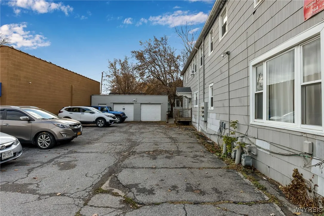 726 Oliver Street, North Tonawanda, New York 14120, North Tonawanda, New York 14120, 5 Bedrooms Bedrooms, ,Multi Family,For Sale,726 Oliver Street, North Tonawanda, New York 14120,0,B1648824
