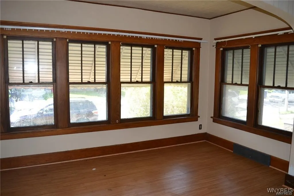 150 Roesch Avenue, Buffalo, New York 14207, Buffalo, New York 14207, 6 Bedrooms Bedrooms, ,2 BathroomsBathrooms,Residential,For Sale,150 Roesch Avenue, Buffalo, New York 14207,0,B1650937