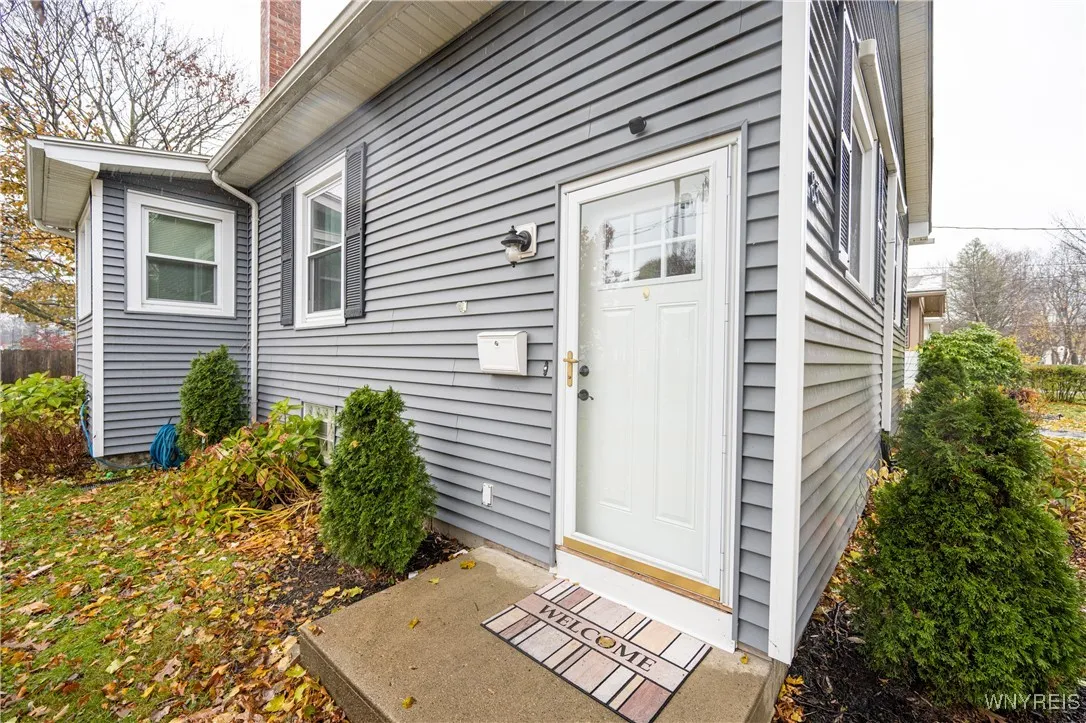 83 Marengo Avenue, Hamburg, New York 14075, Hamburg, New York 14075, 2 Bedrooms Bedrooms, 8 Rooms Rooms,2 BathroomsBathrooms,Residential,For Sale,83 Marengo Avenue, Hamburg, New York 14075,0,B1648236