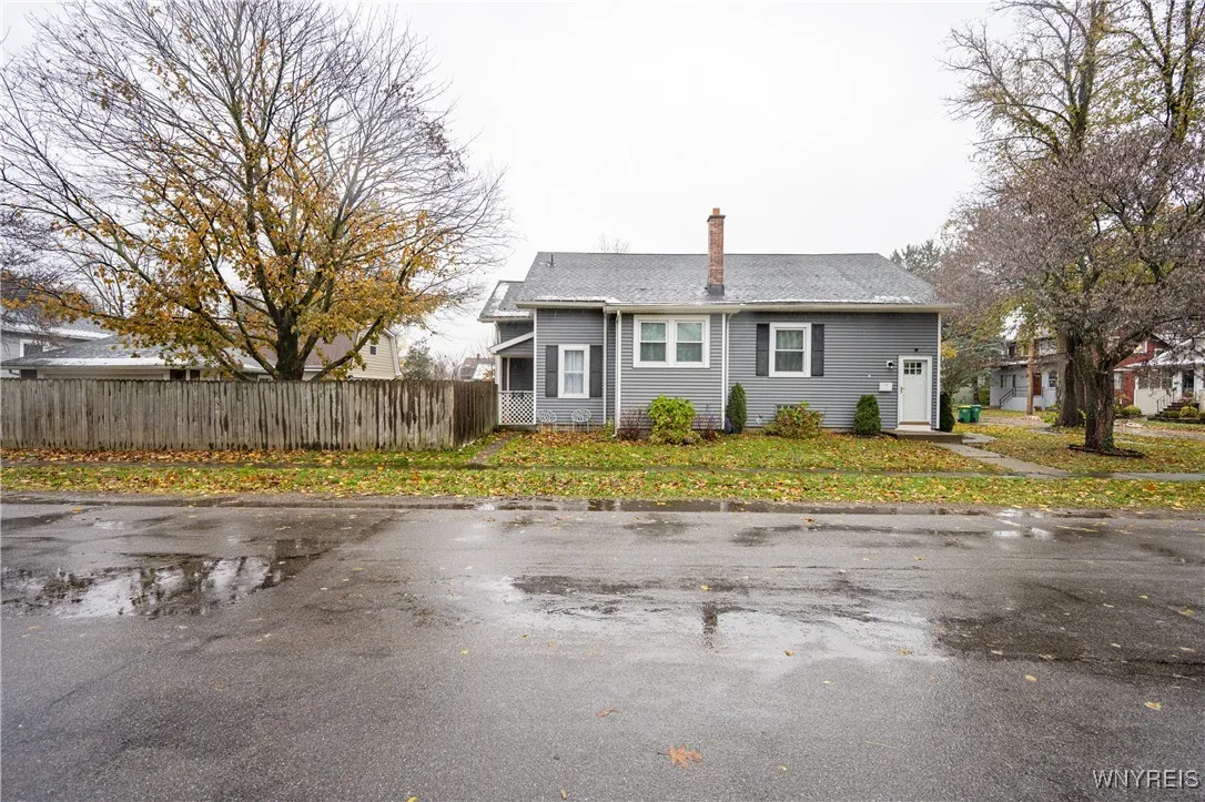 83 Marengo Avenue, Hamburg, New York 14075, Hamburg, New York 14075, 2 Bedrooms Bedrooms, 8 Rooms Rooms,2 BathroomsBathrooms,Residential,For Sale,83 Marengo Avenue, Hamburg, New York 14075,0,B1648236