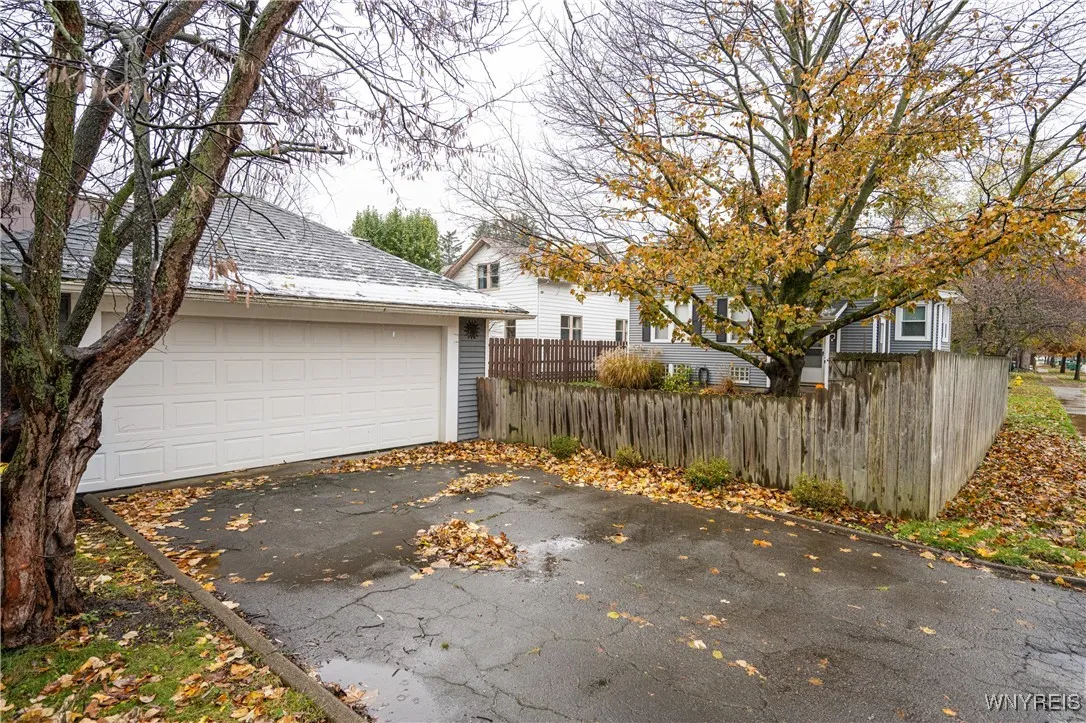 83 Marengo Avenue, Hamburg, New York 14075, Hamburg, New York 14075, 2 Bedrooms Bedrooms, 8 Rooms Rooms,2 BathroomsBathrooms,Residential,For Sale,83 Marengo Avenue, Hamburg, New York 14075,0,B1648236