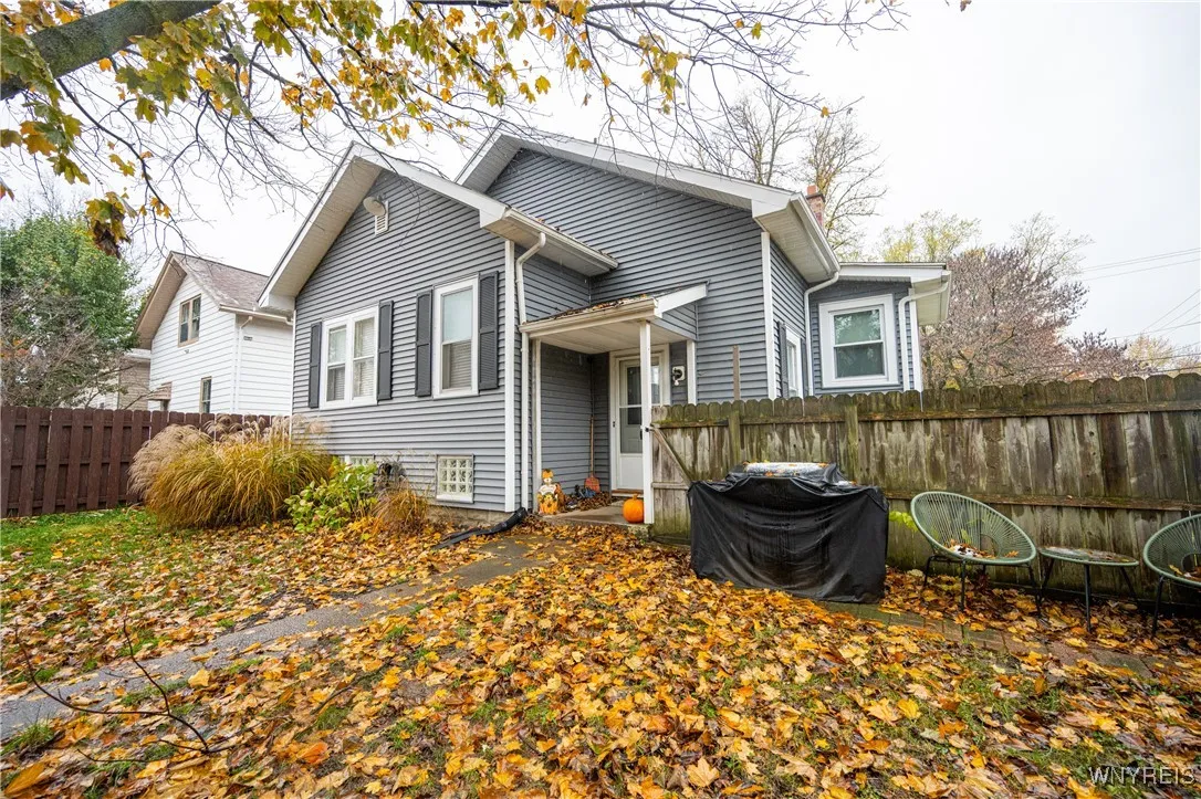 83 Marengo Avenue, Hamburg, New York 14075, Hamburg, New York 14075, 2 Bedrooms Bedrooms, 8 Rooms Rooms,2 BathroomsBathrooms,Residential,For Sale,83 Marengo Avenue, Hamburg, New York 14075,0,B1648236