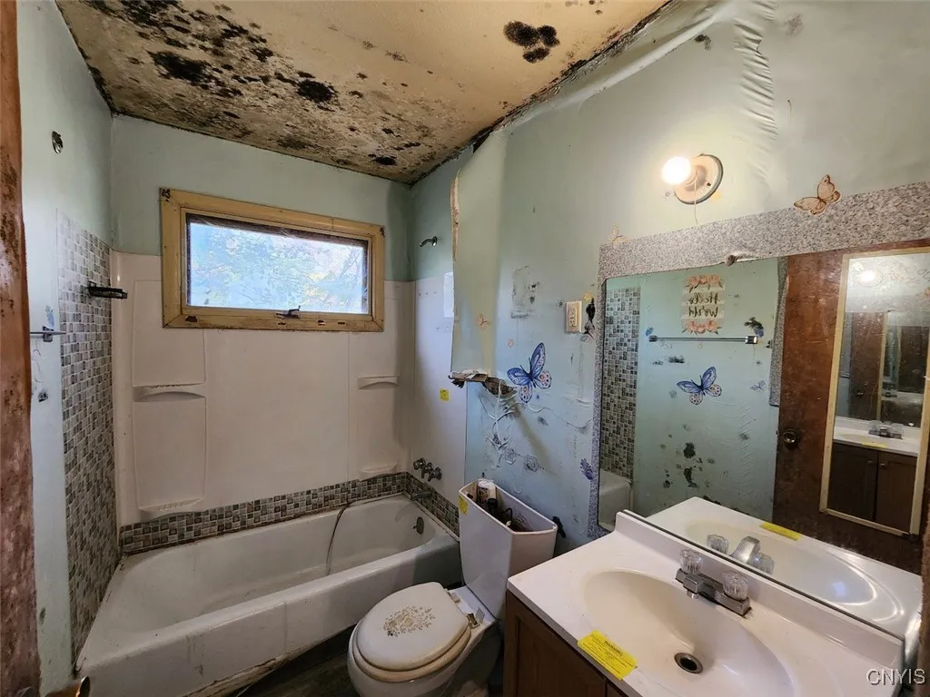 144 Oakdale Drive, Syracuse, New York 13207, Syracuse, New York 13207, 3 Bedrooms Bedrooms, 6 Rooms Rooms,1 BathroomBathrooms,Residential,For Sale,144 Oakdale Drive, Syracuse, New York 13207,0,S1650735