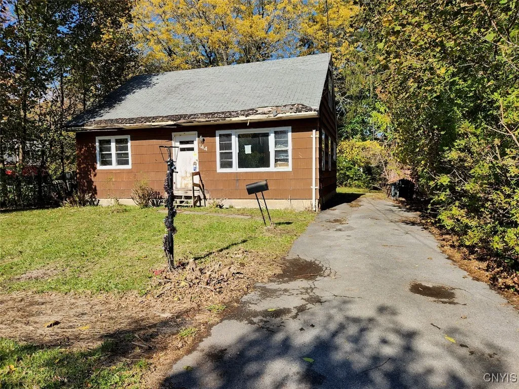 144 Oakdale Drive, Syracuse, New York 13207, Syracuse, New York 13207, 3 Bedrooms Bedrooms, 6 Rooms Rooms,1 BathroomBathrooms,Residential,For Sale,144 Oakdale Drive, Syracuse, New York 13207,0,S1650735