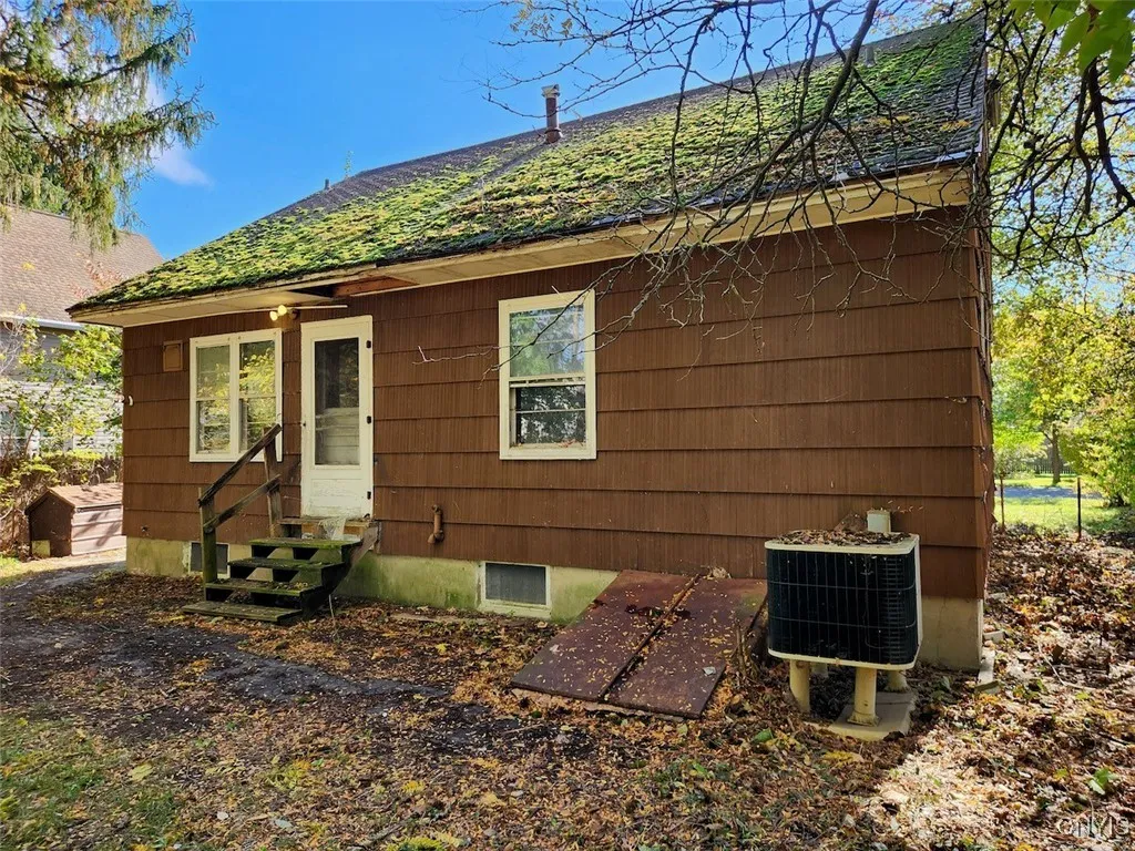 144 Oakdale Drive, Syracuse, New York 13207, Syracuse, New York 13207, 3 Bedrooms Bedrooms, 6 Rooms Rooms,1 BathroomBathrooms,Residential,For Sale,144 Oakdale Drive, Syracuse, New York 13207,0,S1650735