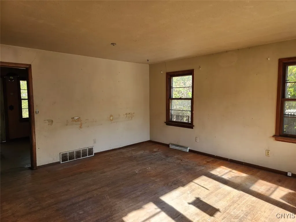 144 Oakdale Drive, Syracuse, New York 13207, Syracuse, New York 13207, 3 Bedrooms Bedrooms, 6 Rooms Rooms,1 BathroomBathrooms,Residential,For Sale,144 Oakdale Drive, Syracuse, New York 13207,0,S1650735