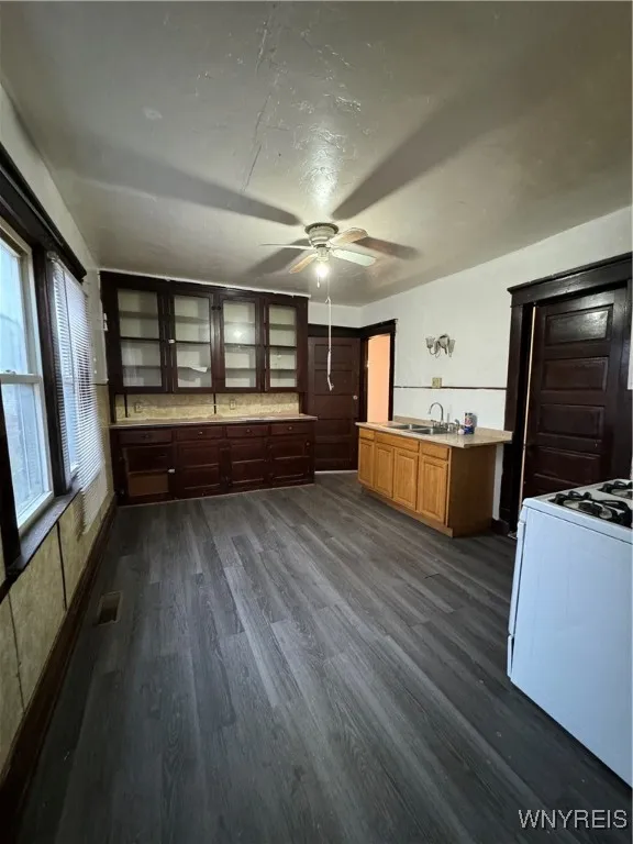 815 E Delavan Ave, Buffalo, New York 14215, Buffalo, New York 14215, 6 Bedrooms Bedrooms, ,2 BathroomsBathrooms,Residential,For Sale,815 E Delavan Ave, Buffalo, New York 14215,0,B1650887