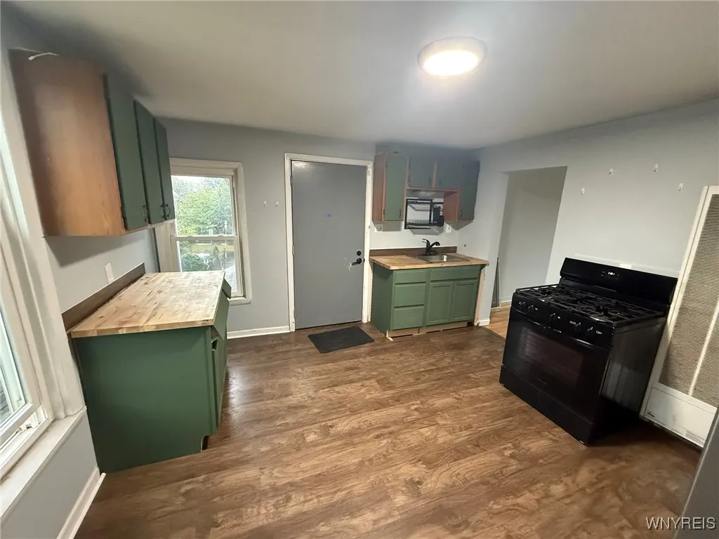 318 Virginia Street, Buffalo, New York 14201, Buffalo, New York 14201, 8 Bedrooms Bedrooms, ,5 BathroomsBathrooms,Residential,For Sale,318 Virginia Street, Buffalo, New York 14201,0,B1650719