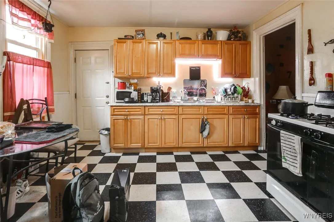 318 Virginia Street, Buffalo, New York 14201, Buffalo, New York 14201, 8 Bedrooms Bedrooms, ,5 BathroomsBathrooms,Residential,For Sale,318 Virginia Street, Buffalo, New York 14201,0,B1650719