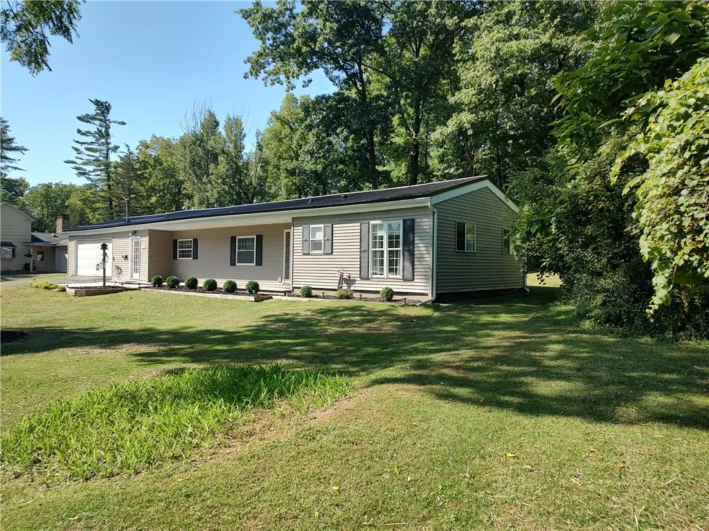 137 Cayuga Street, Seneca Falls, New York 13148, Seneca Falls, New York 13148, 4 Bedrooms Bedrooms, 8 Rooms Rooms,2 BathroomsBathrooms,Residential,For Sale,137 Cayuga Street, Seneca Falls, New York 13148,0,R1651015