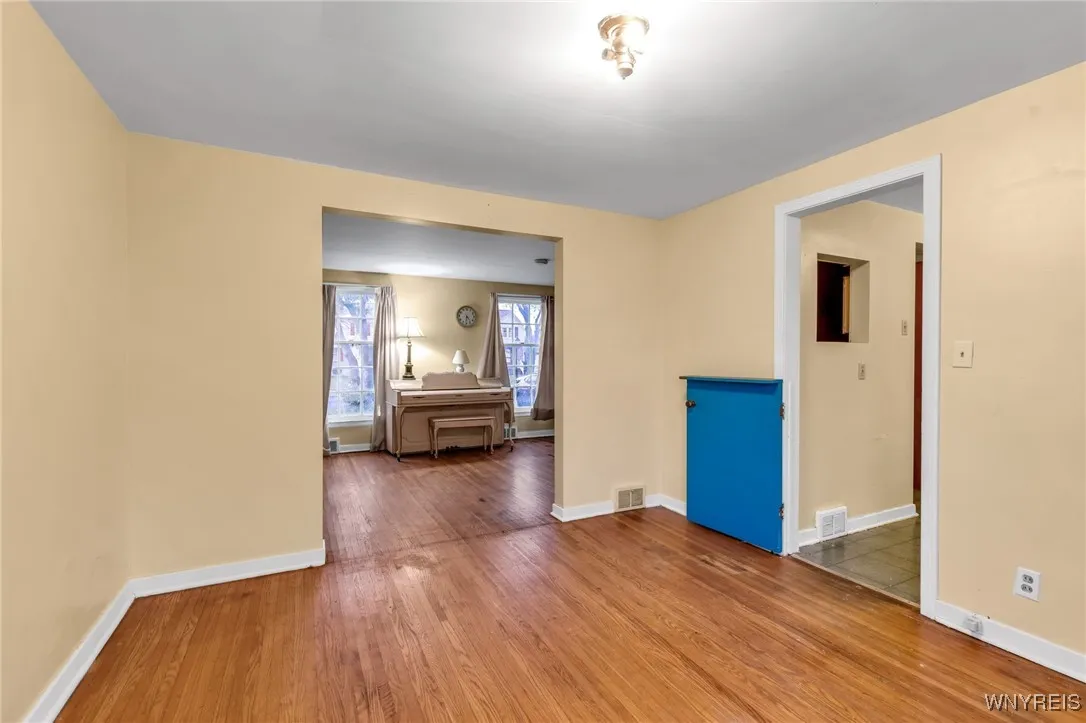 282 Hampton Parkway, Tonawanda, New York 14217, Tonawanda, New York 14217, 3 Bedrooms Bedrooms, 6 Rooms Rooms,1 BathroomBathrooms,Residential,For Sale,282 Hampton Parkway, Tonawanda, New York 14217,0,B1651056