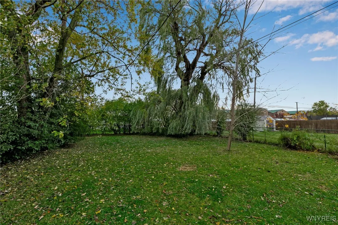 282 Hampton Parkway, Tonawanda, New York 14217, Tonawanda, New York 14217, 3 Bedrooms Bedrooms, 6 Rooms Rooms,1 BathroomBathrooms,Residential,For Sale,282 Hampton Parkway, Tonawanda, New York 14217,0,B1651056