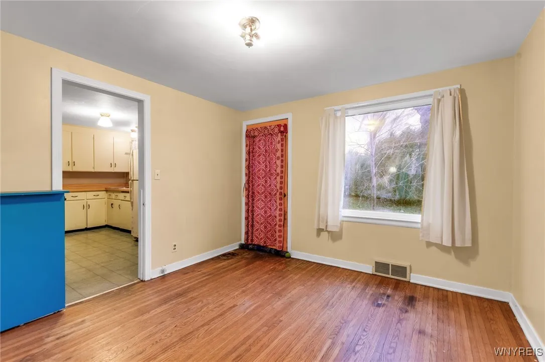 282 Hampton Parkway, Tonawanda, New York 14217, Tonawanda, New York 14217, 3 Bedrooms Bedrooms, 6 Rooms Rooms,1 BathroomBathrooms,Residential,For Sale,282 Hampton Parkway, Tonawanda, New York 14217,0,B1651056