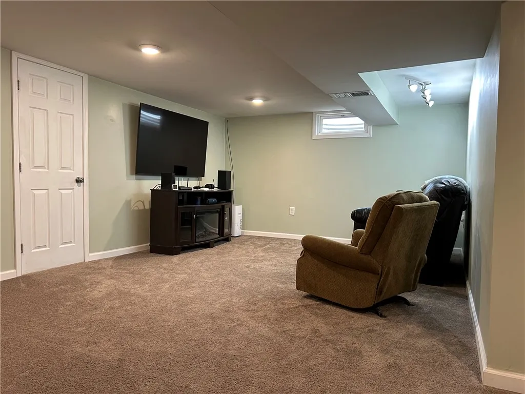 406 Sharr Avenue, Southport, New York 14904, Southport, New York 14904, 3 Bedrooms Bedrooms, 8 Rooms Rooms,2 BathroomsBathrooms,Residential Lease,For Rent,406 Sharr Avenue, Southport, New York 14904,0,R1650740