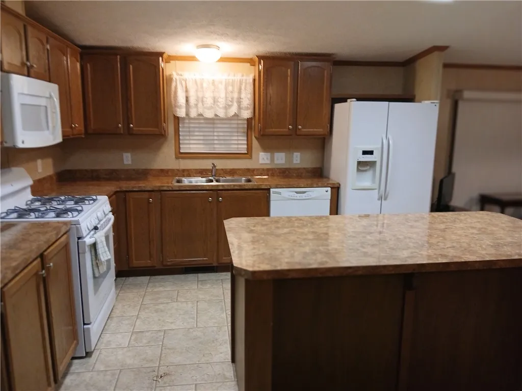 139 Cayuga Way, Manchester, New York 14504, Manchester, New York 14504, 3 Bedrooms Bedrooms, 5 Rooms Rooms,2 BathroomsBathrooms,Residential,For Sale,139 Cayuga Way, Manchester, New York 14504,0,R1651058