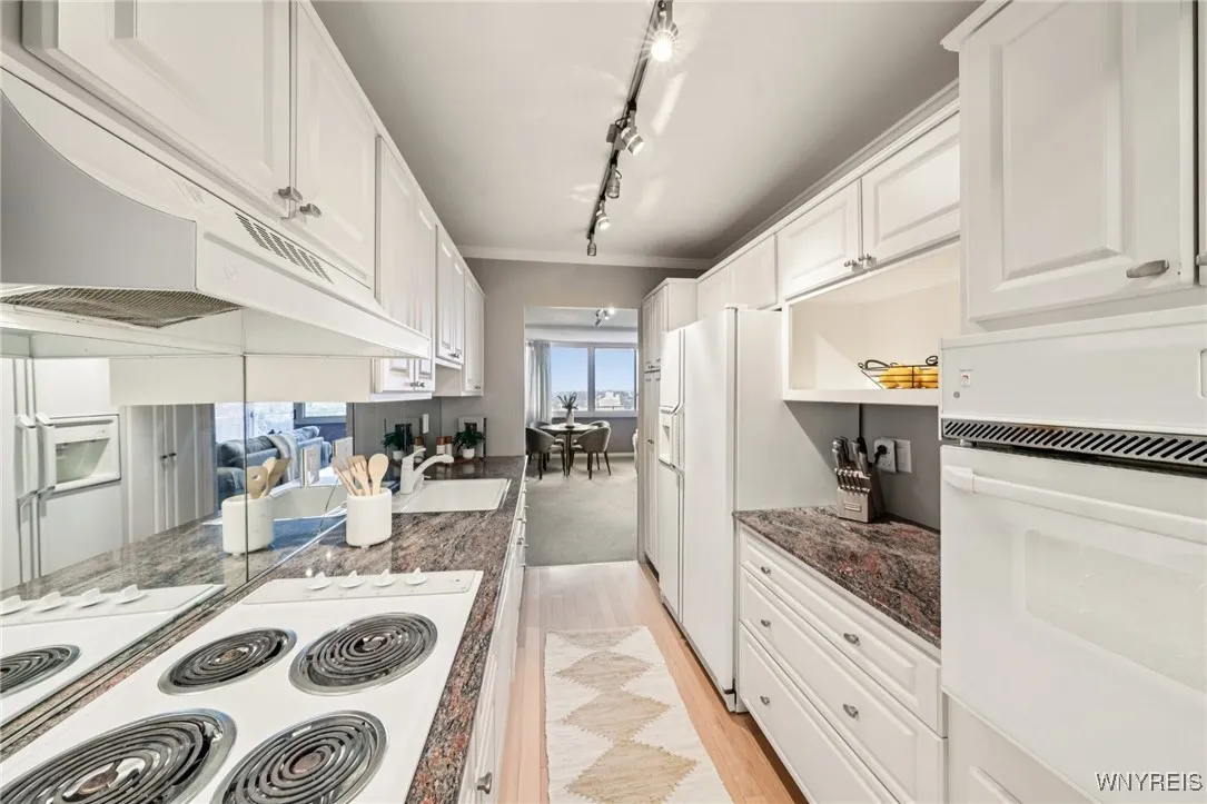 1088 Delaware Avenue 9a, Buffalo, New York 14209, Buffalo, New York 14209, 2 Bedrooms Bedrooms, 4 Rooms Rooms,2 BathroomsBathrooms,Residential,For Sale,1088 Delaware Avenue 9a, Buffalo, New York 14209,0,B1650139