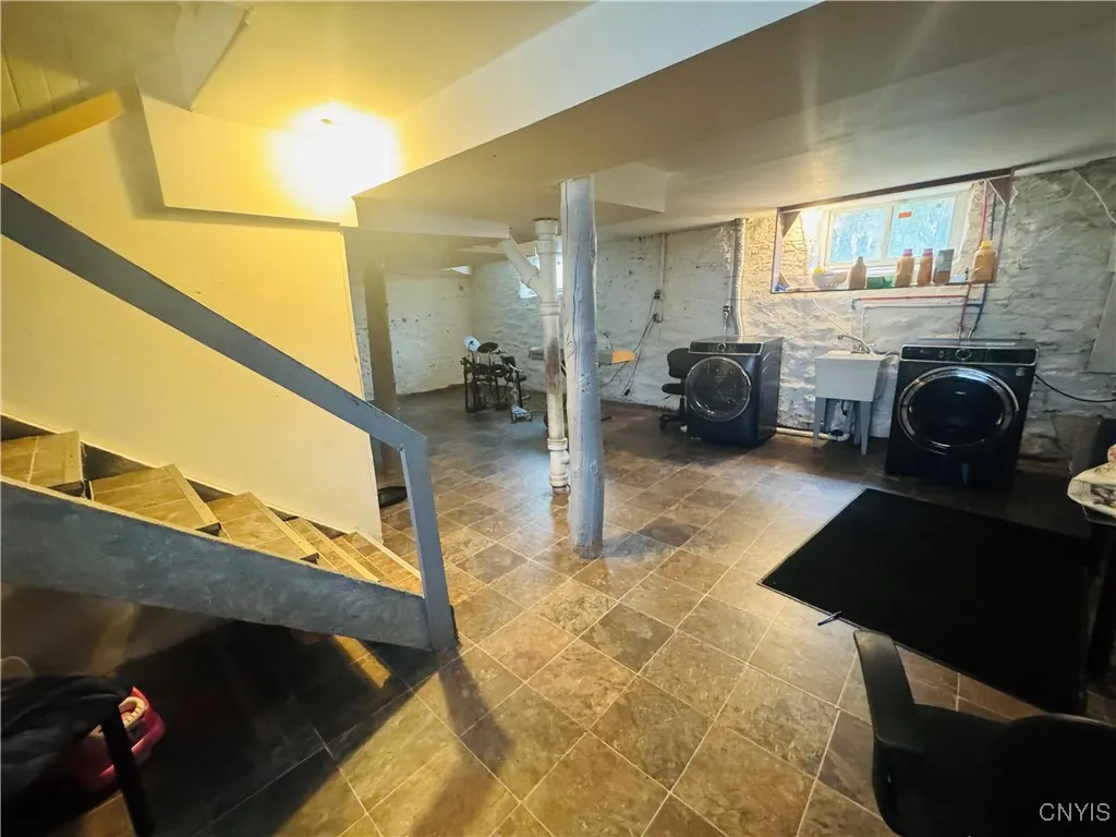 2331 Midland Avenue, Syracuse, New York 13205, Syracuse, New York 13205, 4 Bedrooms Bedrooms, 8 Rooms Rooms,1 BathroomBathrooms,Residential,For Sale,2331 Midland Avenue, Syracuse, New York 13205,0,S1650816