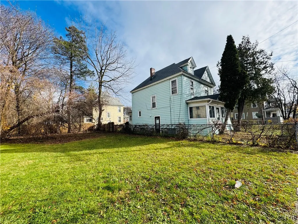 2331 Midland Avenue, Syracuse, New York 13205, Syracuse, New York 13205, 4 Bedrooms Bedrooms, 8 Rooms Rooms,1 BathroomBathrooms,Residential,For Sale,2331 Midland Avenue, Syracuse, New York 13205,0,S1650816