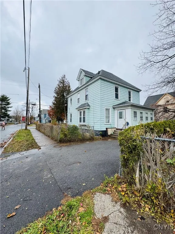 2331 Midland Avenue, Syracuse, New York 13205, Syracuse, New York 13205, 4 Bedrooms Bedrooms, 8 Rooms Rooms,1 BathroomBathrooms,Residential,For Sale,2331 Midland Avenue, Syracuse, New York 13205,0,S1650816