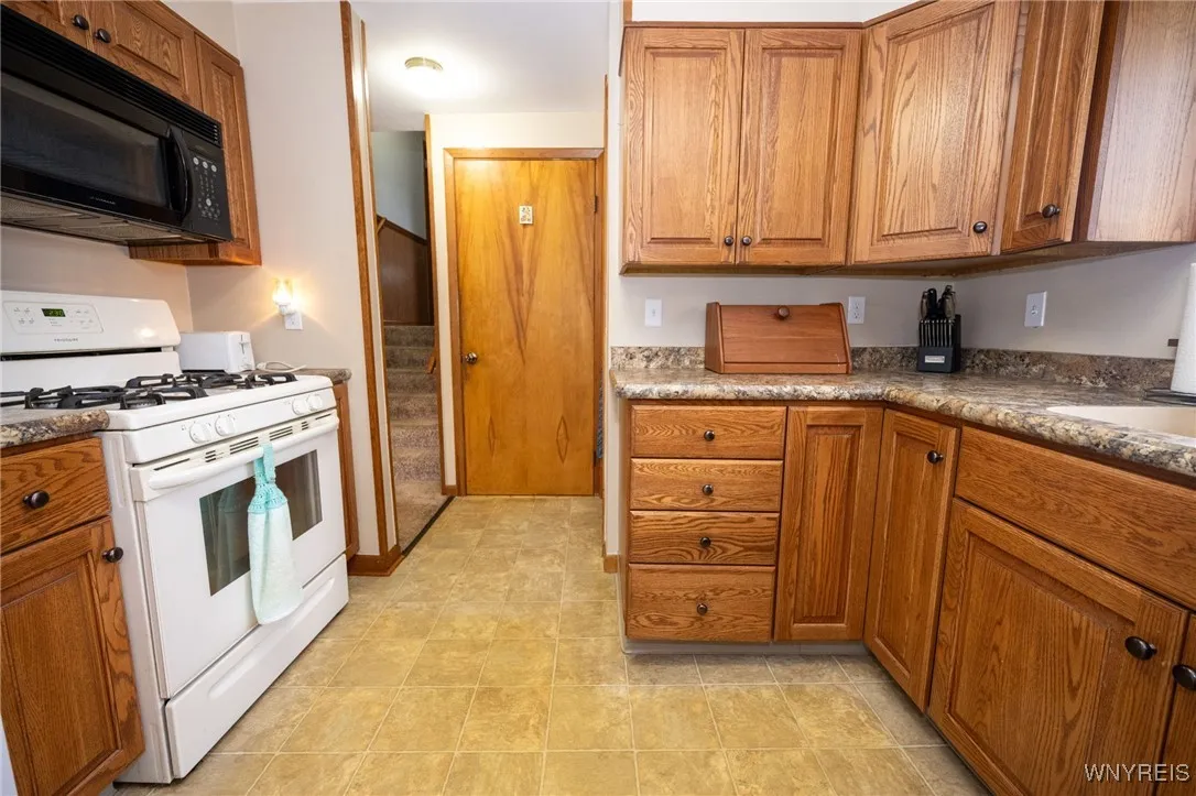 3043 Dunbar Road, Attica, New York 14011, Attica, New York 14011, 3 Bedrooms Bedrooms, 5 Rooms Rooms,1 BathroomBathrooms,Residential,For Sale,3043 Dunbar Road, Attica, New York 14011,0,B1650472
