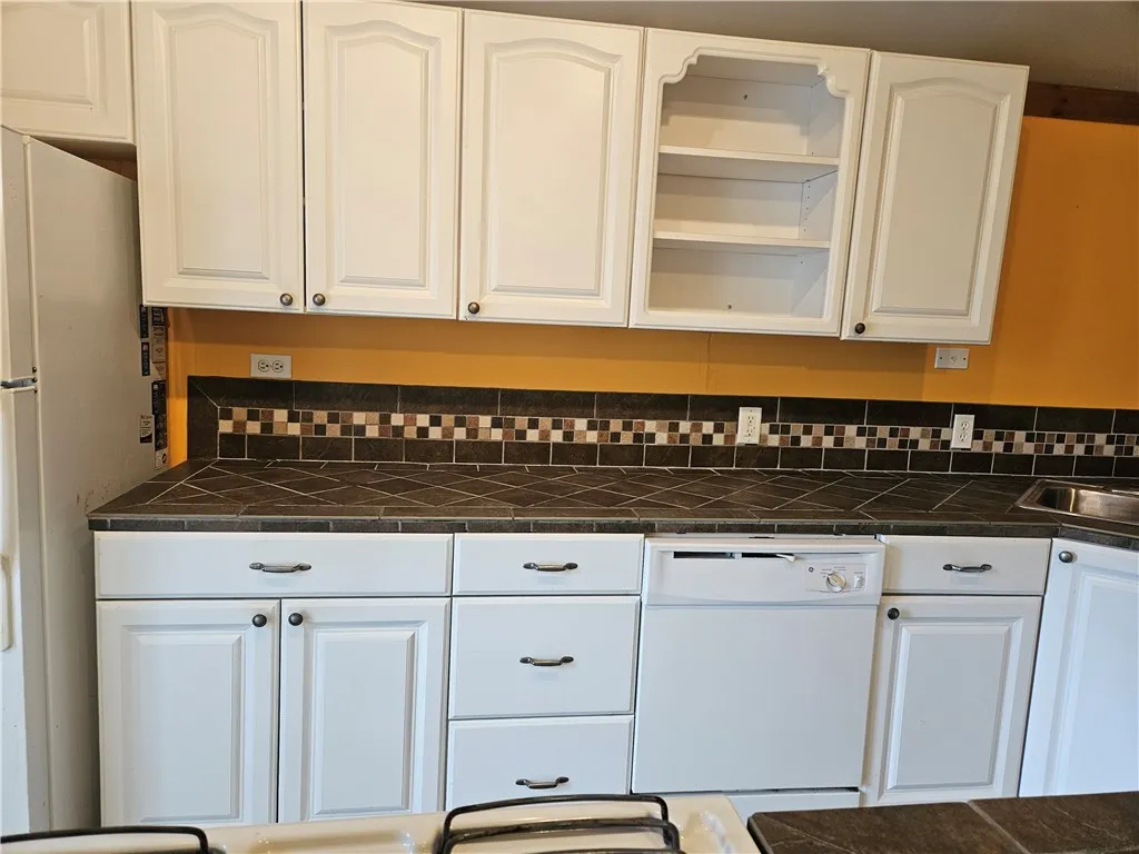 9164 State Route 5 And 20, West Bloomfield, New Yo, West Bloomfield, New York 14469, 3 Bedrooms Bedrooms, 7 Rooms Rooms,2 BathroomsBathrooms,Residential,For Sale,9164 State Route 5 And 20, West Bloomfield, New Yo,0,R1650606