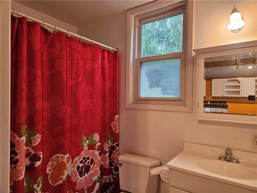 9164 State Route 5 And 20, West Bloomfield, New Yo, West Bloomfield, New York 14469, 3 Bedrooms Bedrooms, 7 Rooms Rooms,2 BathroomsBathrooms,Residential,For Sale,9164 State Route 5 And 20, West Bloomfield, New Yo,0,R1650606