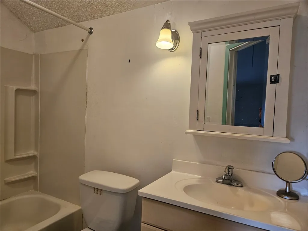 9164 State Route 5 And 20, West Bloomfield, New Yo, West Bloomfield, New York 14469, 3 Bedrooms Bedrooms, 7 Rooms Rooms,2 BathroomsBathrooms,Residential,For Sale,9164 State Route 5 And 20, West Bloomfield, New Yo,0,R1650606