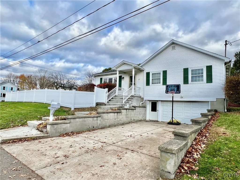 27 Hart Street, Oswego, New York 13126, Oswego, New York 13126, 3 Bedrooms Bedrooms, 9 Rooms Rooms,2 BathroomsBathrooms,Residential,For Sale,27 Hart Street, Oswego, New York 13126,0,S1651069