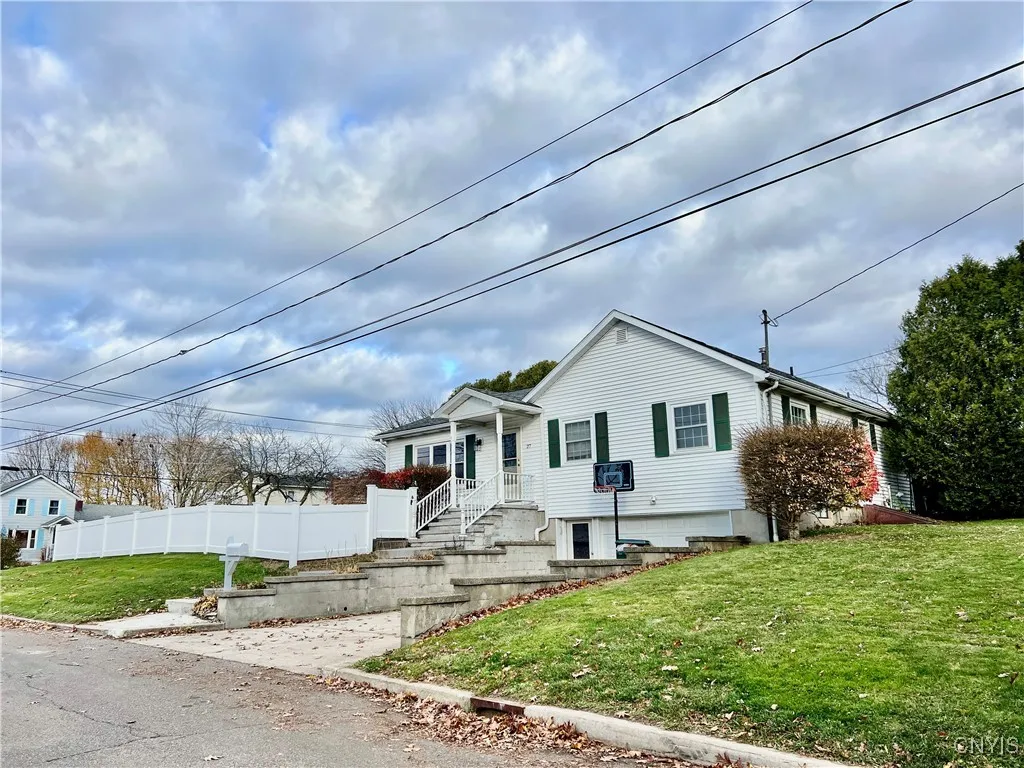 27 Hart Street, Oswego, New York 13126, Oswego, New York 13126, 3 Bedrooms Bedrooms, 9 Rooms Rooms,2 BathroomsBathrooms,Residential,For Sale,27 Hart Street, Oswego, New York 13126,0,S1651069
