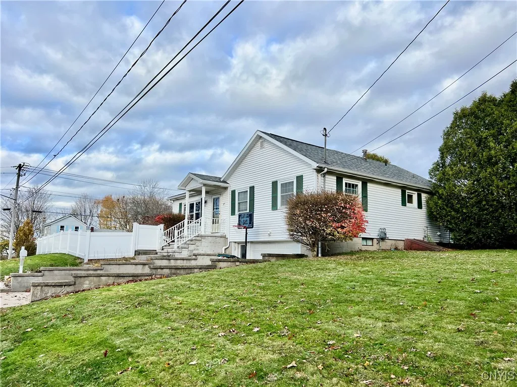 27 Hart Street, Oswego, New York 13126, Oswego, New York 13126, 3 Bedrooms Bedrooms, 9 Rooms Rooms,2 BathroomsBathrooms,Residential,For Sale,27 Hart Street, Oswego, New York 13126,0,S1651069