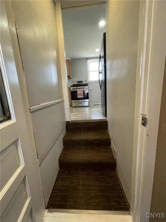 Side Entry Access to Kitchen.